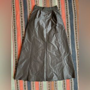 NWOT • 100% silk Banana Republic Maxi Black Skirt SIZE 4
